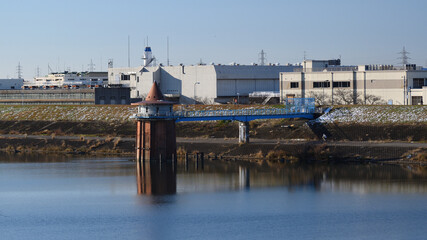 江戸川堤、金町浄水場取水塔