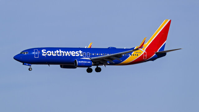 sky harbor airport 12-28-2025 Phoenix, AZ USASouthwest Airlines Boeing 737-800 arrival into runway 26 at Phoenix Sky Harbor Intl. Airport.