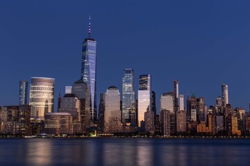 Obraz premium Lower Manhattan Skyline at Blue Hour with One World Trade Center