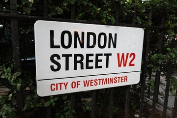 イギリス・ロンドン中心部の通りにある標識