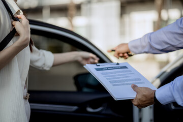 A financial adviser offers an investment plan to help a client secure a low-interest mortgage and achieve long-term prosperity.