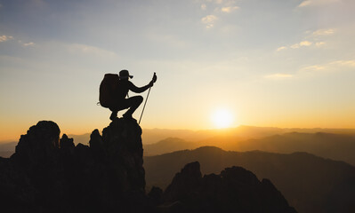 Obraz premium silhouette of climber on top of mountain. spectacular success story, struggle, perseverance and ambition.