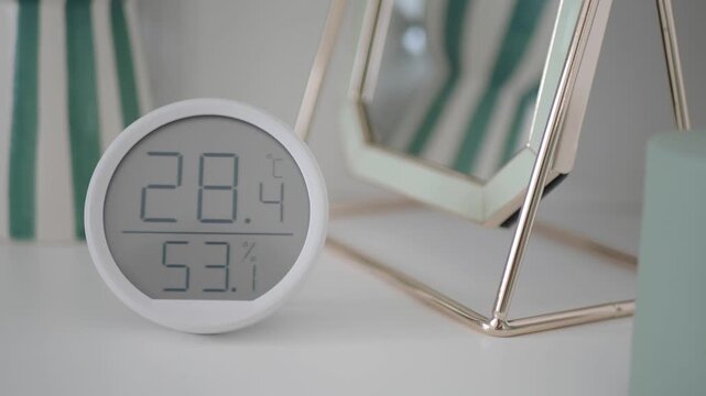 Display of temperature and humidity readings at home