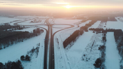Obraz premium Winter highway crossing snow-covered land