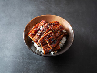 a bowl of boiled eel and rice