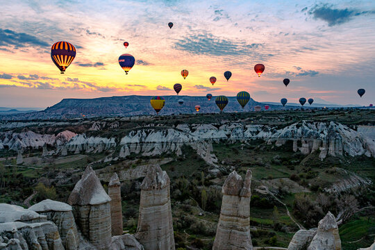 Hot air balloons over fairy chimneys, Love Valley