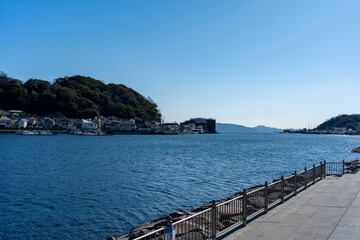 Fototapeta premium 冬の神奈川県横須賀市浦賀 西浦賀からの東京湾方面の風景