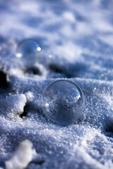 zima, śnieg, mróz, szron, płatki śniegu, biel, bańki mydlane, © Estera