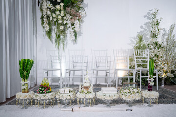 Elegant Thai Engagement: The Khan Maak Procession Trays