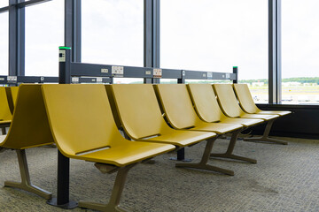 タイトル	成田空港の待合所の椅子