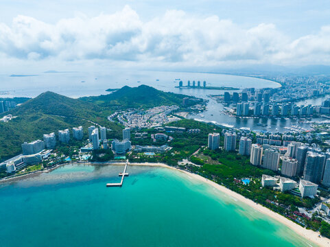 Summer seaside scenery at Dadonghai Beach in Sanya, Hainan.