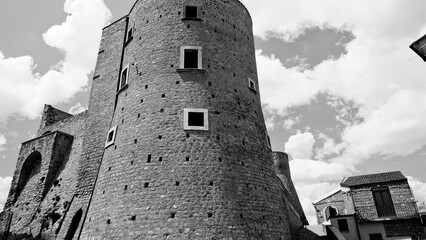 Italia in bianco e nero.Castello e borgo di Monteverde Irpino, Campania.Italia