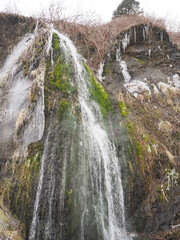 寒い冬の日のフンベの滝の風景