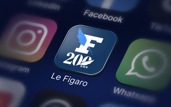 Le figaro logo sur un &eacute;cran num&eacute;rique
