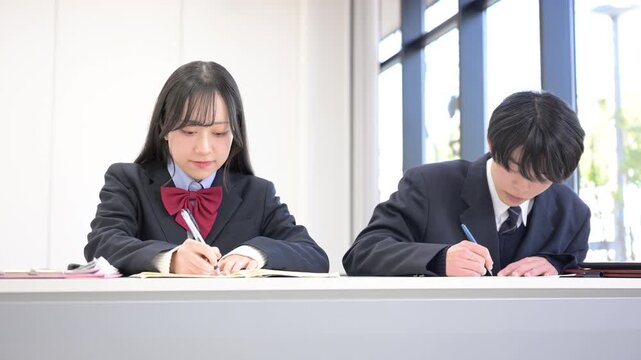 Videos of high school boys and girls studying for entrance exams in classrooms at schools and cram schools High school students preparing for university entrance exams