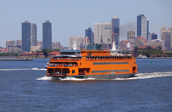 ferry sailing from manhattan to staten island for free for tourists and commuters who can see the famous statue of liberty