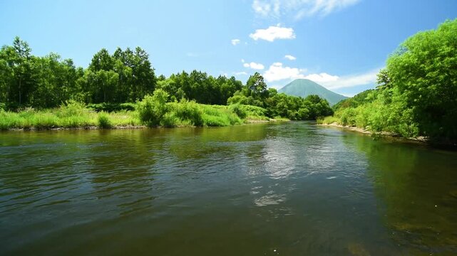 羊蹄山と尻別川
