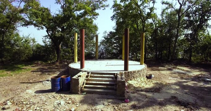 Shooting around a permitted rotunda with stairs