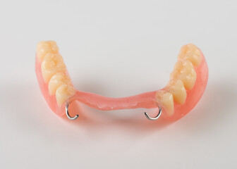 Removable plastic dentures for dental restoration