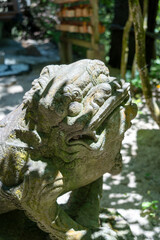 Obraz premium Stone komainu statue at Mitaki-Dera temple in Hiroshima, Japan