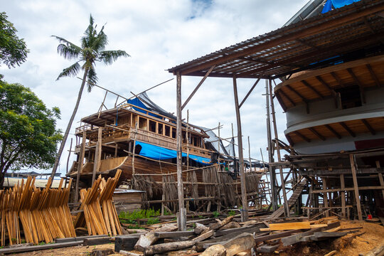 Traditional boat construction in Tana Beru, Sulawesi, Indonesia