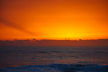 Obraz premium Sunrise or sunset over sea
