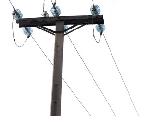 Obraz premium Poste de electricidad de madera con cables y aislantes de vidrio