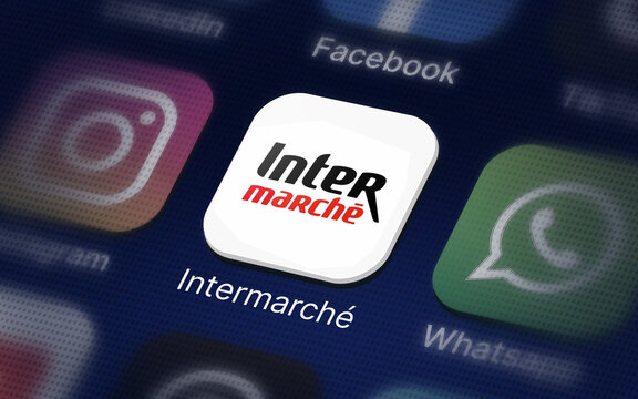 Intermarch&eacute; logo sur un &eacute;cran num&eacute;rique