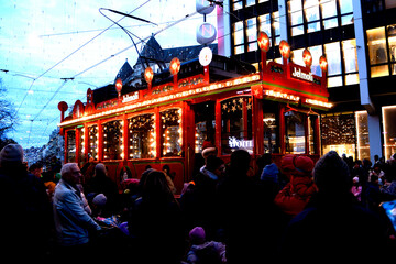 Märlitram am 26.11.2023 in der Bahnhofstrasse Zürich, Schweiz. Jährliche Tradition in Zürich zur Weihnachtszeit