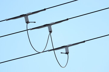 電線が繋がれている写真