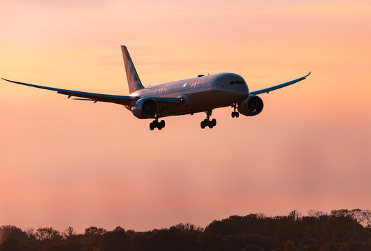 A6-BLZ Etihad Airways Boeing 787-9 Dreamliner passenger jet airplane approaching Munich airport, MUC, Freising, Bavaria, Germany near sunset or sundowner