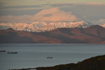 The nature of the Kamchatka Peninsula combines mountainous landscapes and forested areas, and is characterized by its unique topography, flora, and fauna, as well as its climate.