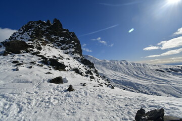 The nature of the Kamchatka Peninsula combines mountainous landscapes and forested areas, and is characterized by its unique topography, flora, and fauna, as well as its climate.