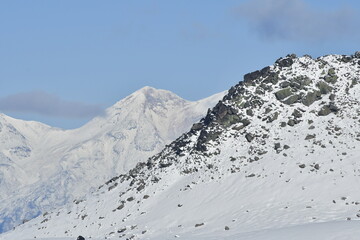 The nature of the Kamchatka Peninsula combines mountainous landscapes and forested areas, and is characterized by its unique topography, flora, and fauna, as well as its climate.