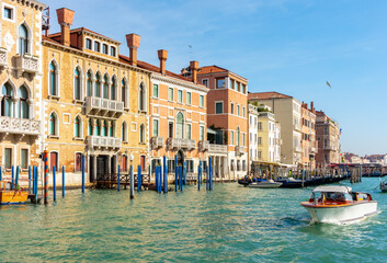 Obraz premium Venice medieval architecture along Grand canal, Italy