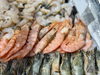 Fresh Shrimp On Ice Presentation, Vivid Portrayal Of Raw And Cooked Seafood On Crushed Ice, Detailed View Highlighting Freshness Of Raw And Cooked Shrimp For Marketing And Promotion