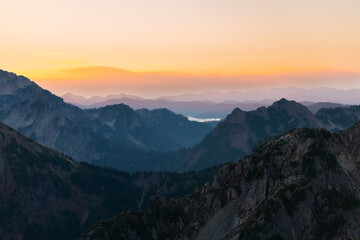Fototapeta premium Sunrise at the North Cascades National Park