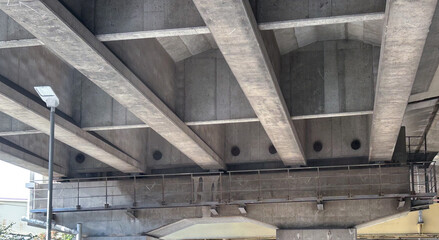 桁橋の下部構造（主桁・横梁・点検通路）