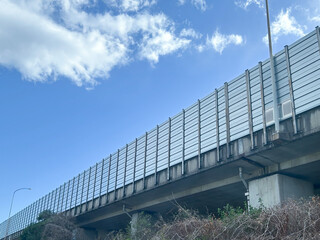 高速道路の防音壁