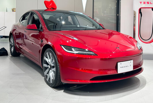 モーターショー　電気自動車　EVセダン