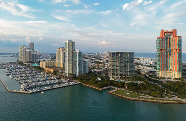 Obraz premium Miami pier with south pointe. Miami beach waterfront. Miami city panorama with skyscrapers. Miami Beach skyline.