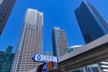 麻布台の高層ビル群・都市風景 © show-m