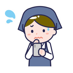 スマートフォンを使う「スタッフ」の男性