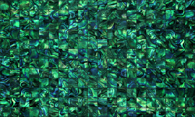 真珠色の光沢が美しい、日本の伝統工芸「螺鈿細工」の格子模様