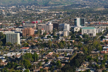 Naklejka premium Downtown Riverside seen from Mount Rubidoux, California, showing dense city blocks, palm trees, offices, and neighborhoods across the valley.