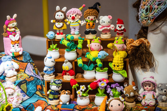 Adorable Handcrafted Crochet Characters and Plants Captured in Vibrant Display