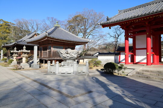 A Japanese temple : a scene of the precincts of Yashima-ji Temple in Takamatsu City in Kagawa Prefecture