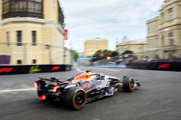 Obraz premium BAKU, AZERBAIJAN - SEPTEMBER 20, 2025: Sergio Perez drives the #11 Oracle Red Bull Racing RB20 during the Azerbaijan Grand Prix on the Baku City Circuit