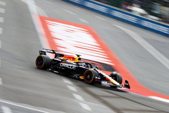 BAKU, AZERBAIJAN - SEPTEMBER 20, 2025: Sergio Perez drives the #11 Oracle Red Bull Racing RB20 during the Azerbaijan Grand Prix on the Baku City Circuit