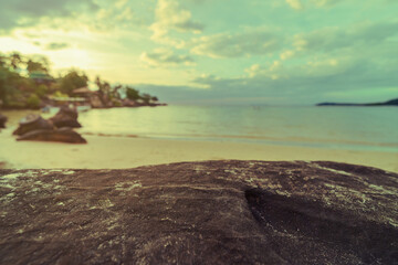 Obraz premium stone on tropical beach in thailand